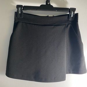 Trendy black skort